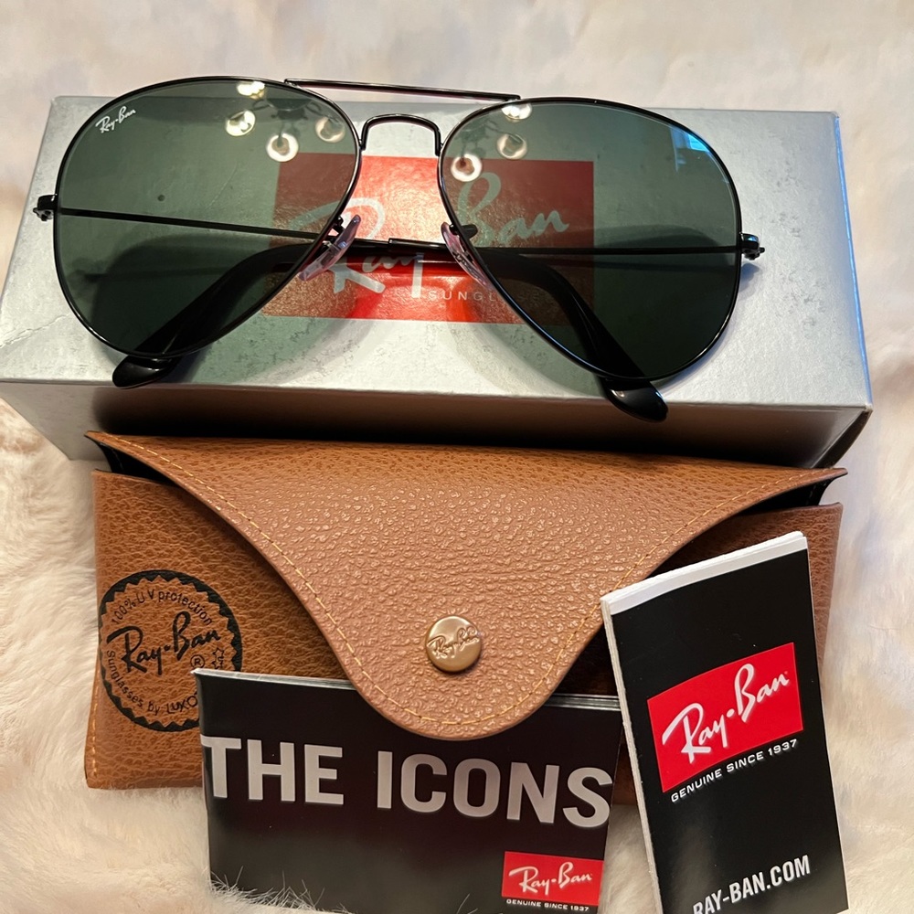 Ray•Ban Aviator Sunglasses, Black/Black. Brand new!